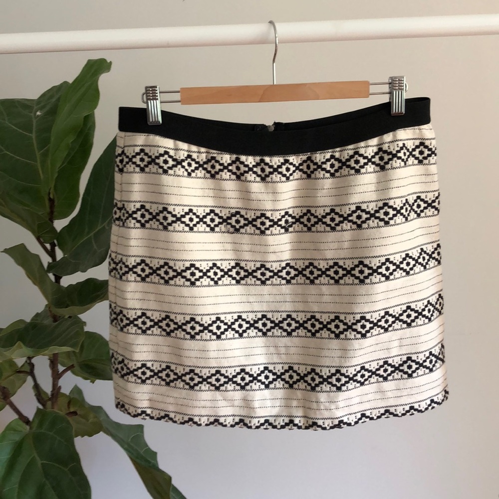GAP mini skirt with geometric print.